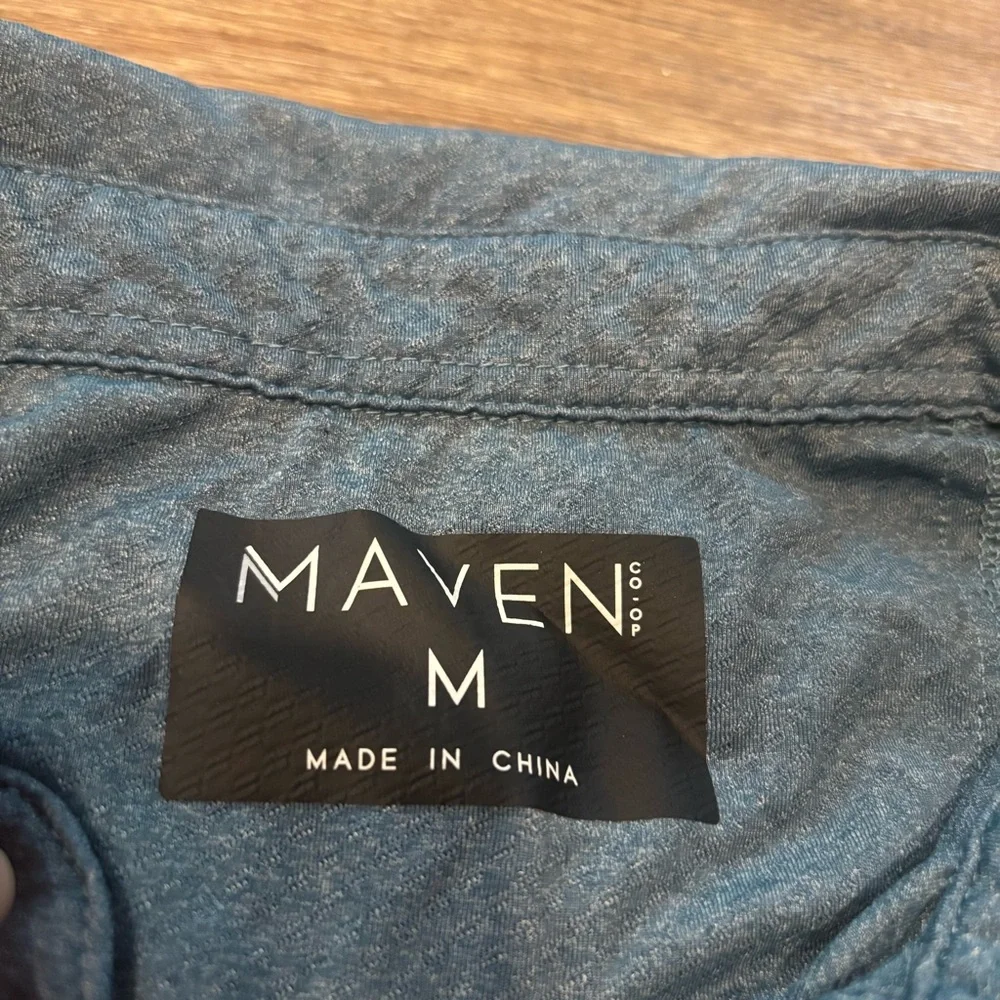 Maven Co-Op Essential Performance Stretch Polo Blue Reflecting Pond Men’s Medium - Picture 6 of 7